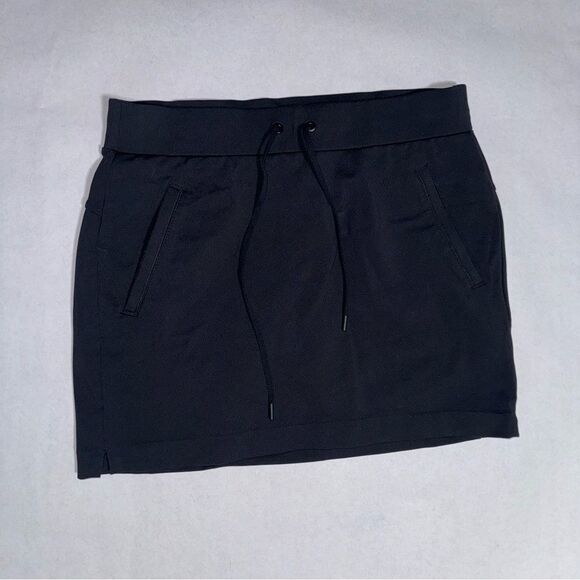 Athleta Women’s Modern Metro Black Skort Small 2 front zip 1 back zip Pockets
